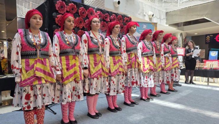 Düzce’de Genç Yetenekler Eserleriyle Sahne Aldı