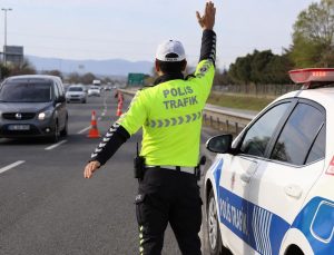 Düzce’de Bayram Trafik Denetimleri: 170 Araç Trafikten Men Edildi