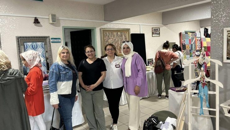 İYİ Parti Düzce’den Halk Eğitim Sergisine Ziyaret