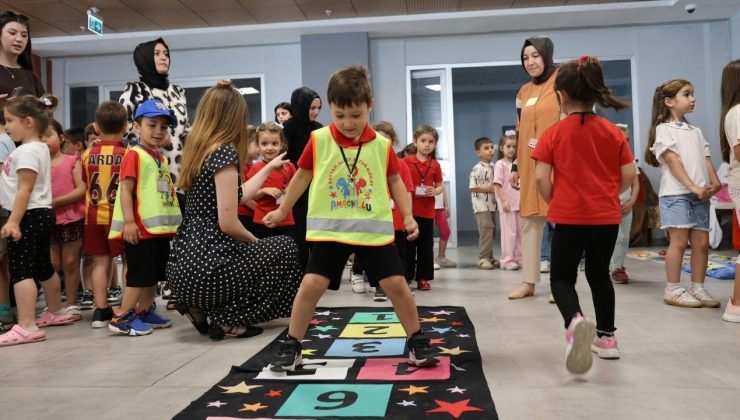 Düzce Üniversitesi’nde Renkli Etkinlik: “Çocuklar Gülerse Dünya Güler”